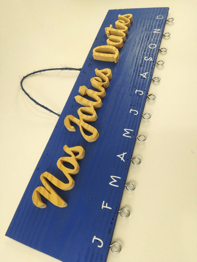 Calendrier perpétuel bois et bleu roi "Nos jolies dates"